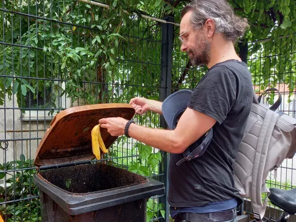 Átírták a MOHU ÁSZF-jét! Mostantól bírságot kapsz, ha ez van a kukádban!