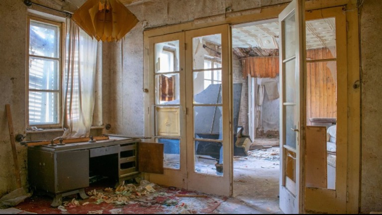 Kísértetház a néhai jómódú doktor elhagyott otthona – hátborzongató fotók