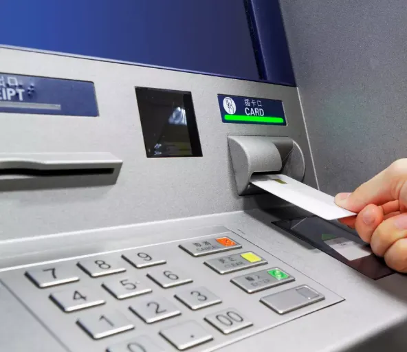 Változás a hazai ATM-eknél – Így változnak a pénzfelvételek és a befizetések