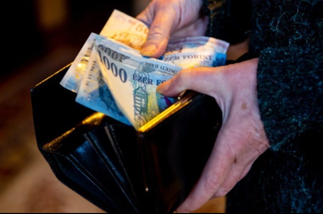 Rendkívüli támogatás a nyugdíjasoknak: így kaphatsz akár 120 ezerhez forintot