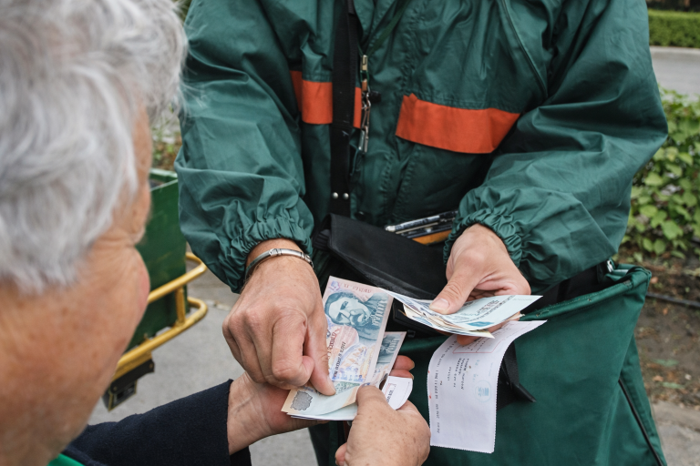 Vasárnap estére jött a rossz hír a nyugdíjasoknak – Mindenkit érint aki megkapta a 13. és 14. havi nyugdíjat