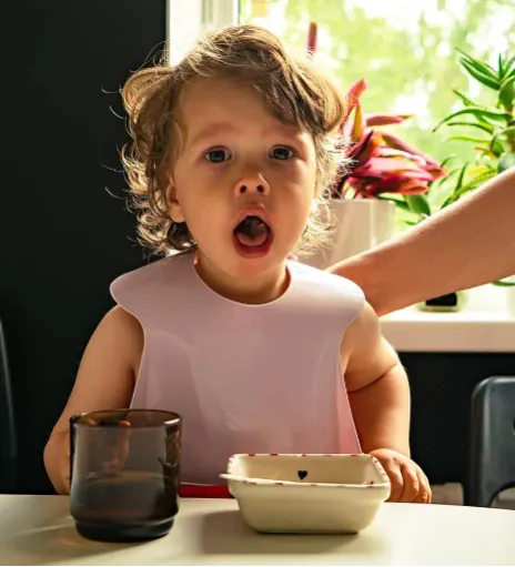 A pincérnőt kirúgták, mert megmentett egy kislányt a fulladástól