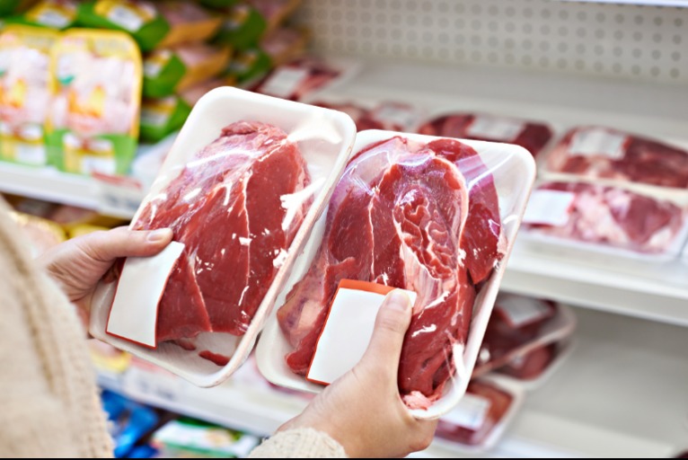 Erről szúrhatod ki, melyik a legfrissebb hús a hűtőpultban