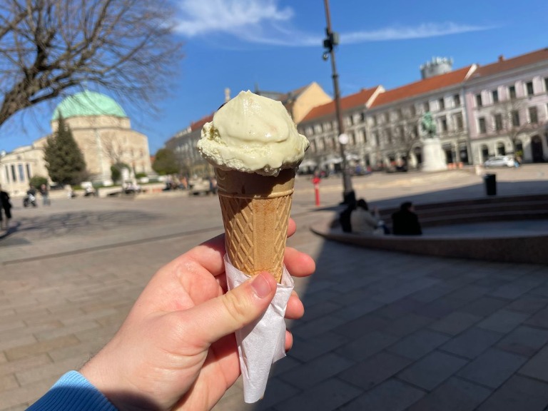 150 forintból jön ki egy gombóc fagyi