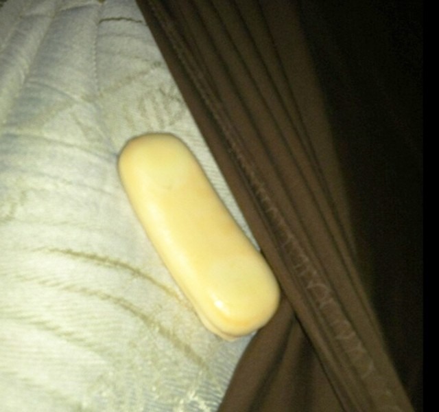 Ezért tesznek sokan egy szappant a lepedő alá – elsőre furcsának tűnik, de működik