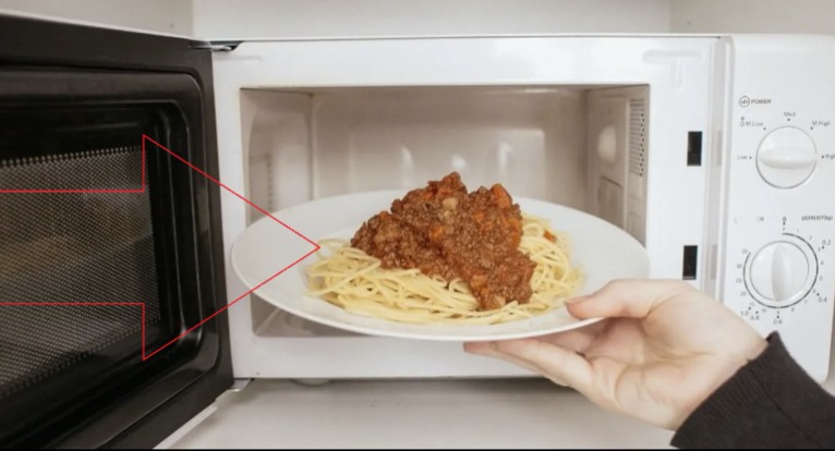 Vigyázz! Ételmérgezés lehet belőle, ha ezt a mikróba teszed!