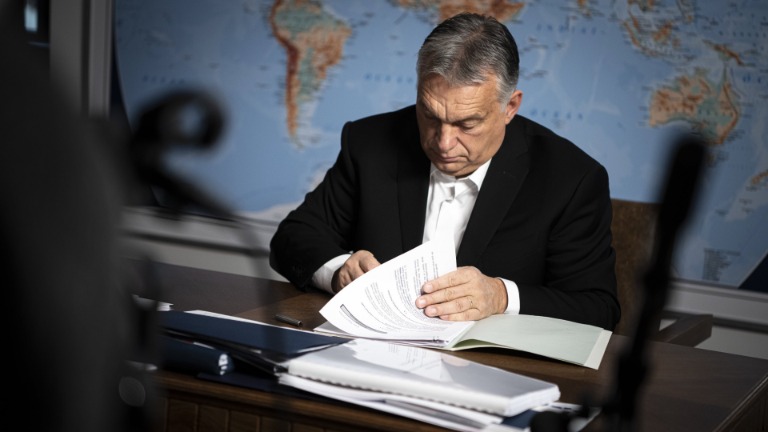 Aláírta Orbán Viktor – Elindítja a küldöttséget, erre készüljenek a magyarok