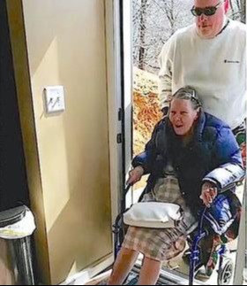 A pincébe vitte lakni 87 éves szüleit, akik azonnal sírva fakadtak!