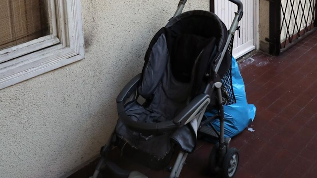 Halálra fagyott az erkélyen felejtett 7 hónapos kisfiú, mert a szülei úgy gondolták, jó lenne