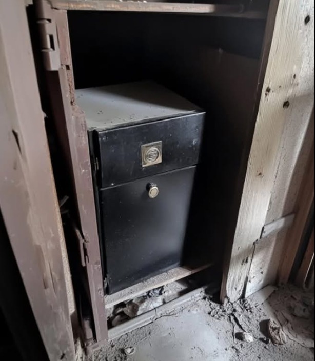 Nagyanyám halála után az örökösök felfedeztek egy széfet.