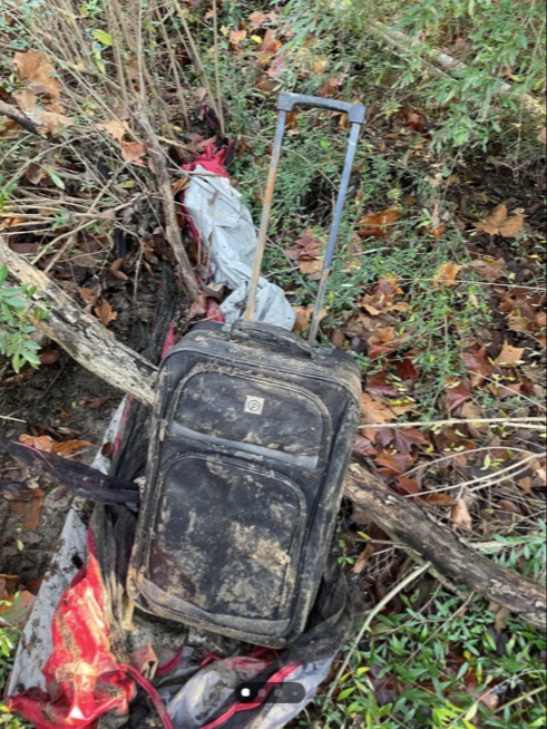 Találtam két táskát, tele cuccal, majd bevittem a rendőrségre. NA EKKOR JÖTT A MEGLEPETÉS, EZEK UTÁN SOHA TÖBBÉ NEM VISZEK BE SEMMIT!